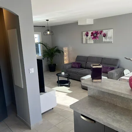 Holiday home En Provence 2 T3 Jardin Clos Et Greoux-les-Bains